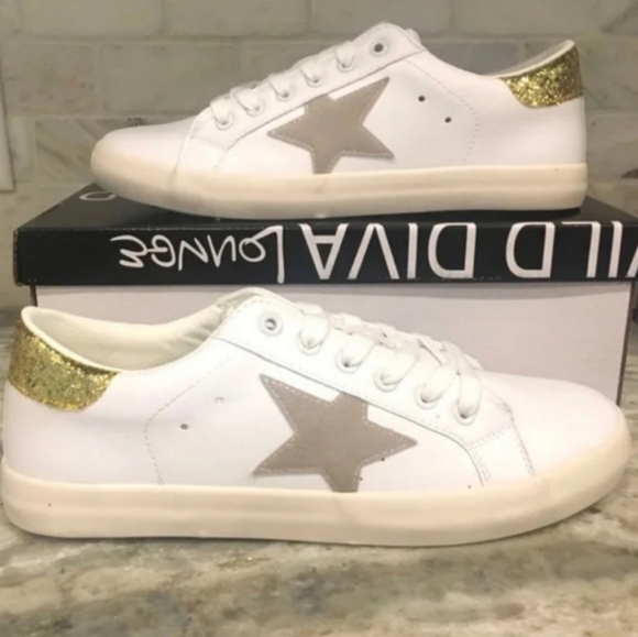 NWT Wild Diva Stars And Sequins Sneakers 8.5 - Picture 1 of 6